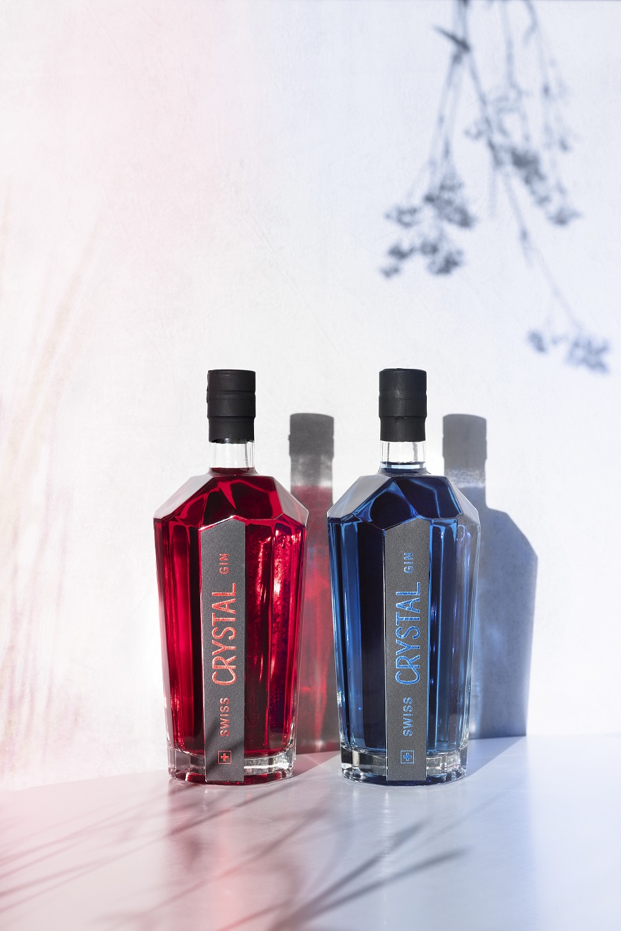 201123 Rugenbräu Rugen Distillery Swiss Crystal Gin Red & Blue